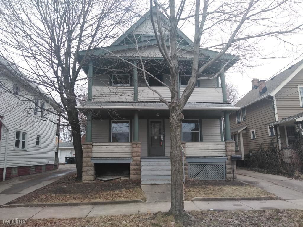Primary Photo - 2065 Robin St