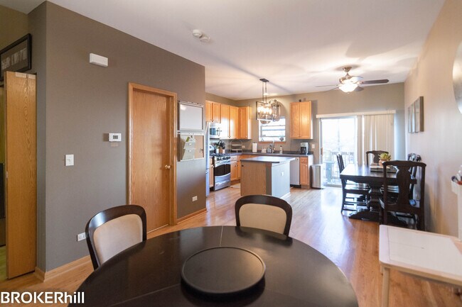 Foto del edificio - 2650 W Belmont Ave