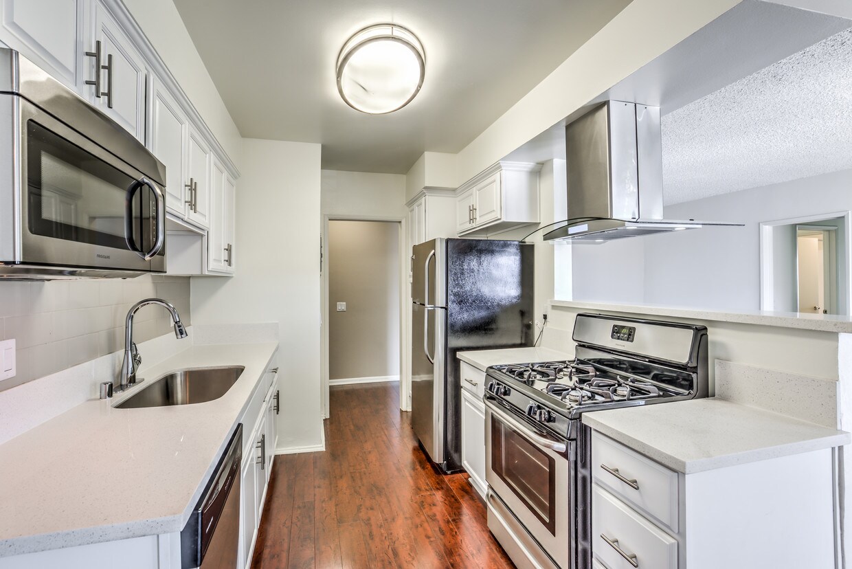 The Summit at La Crescenta Apartments in La Crescenta, CA