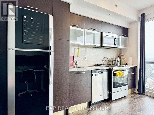 Photo du bâtiment - 386-3386 Yonge St