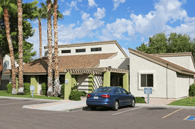 Building Photo - The Summit Apartments