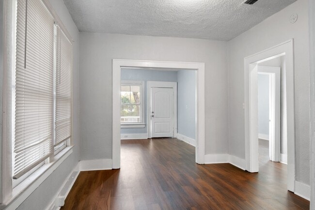 Building Photo - Renovated 3/1 Single Family Home Available...