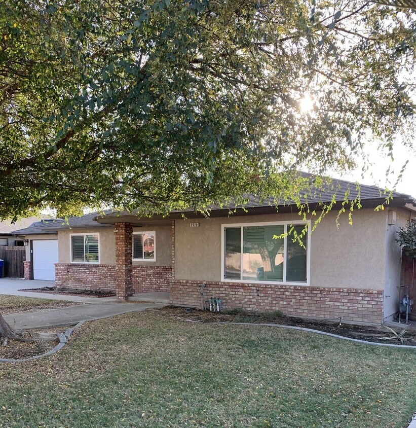 Foto principal - 3 Bedroom 2 Bath Home