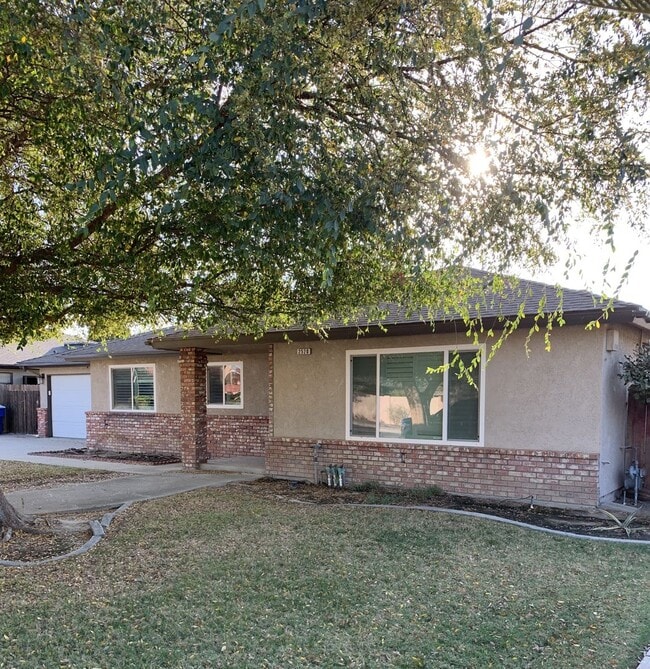 Building Photo - 2520 Aspen St