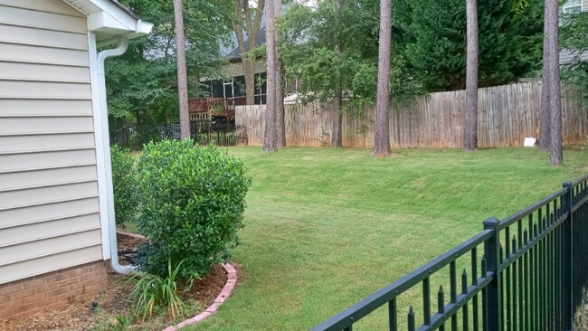 Foto del edificio - 582 Cotton Field Rd