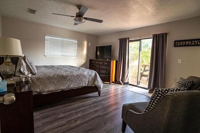 Foto del edificio - 13209 Bluff View Dr