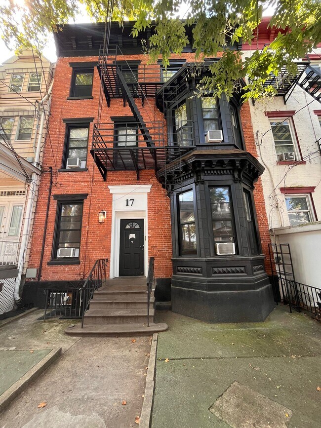 Foto del edificio - 17 Belmont Ave