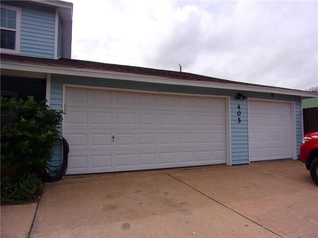 Building Photo - 405 Trinidad Dr