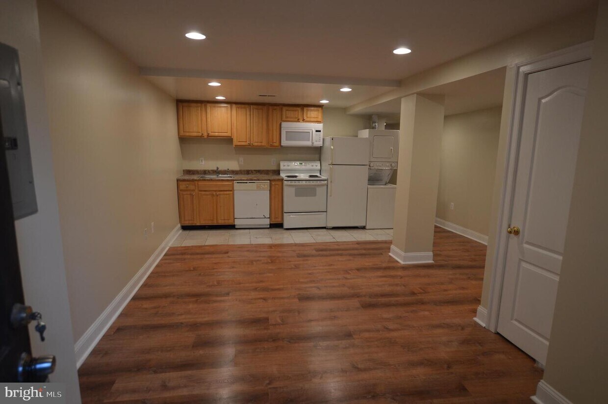 Primary Photo - 1221 Fairmont St NW