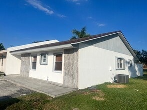 Building Photo - 5229 SW 140th Pl