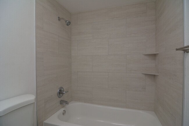 Building Photo - Remodeled 4 Bedroom 2 Bath Home! Great Sou...