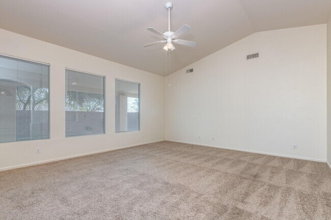 Foto del edificio - 24627 N 45th Dr