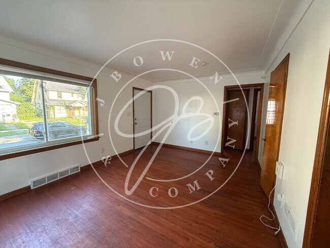 Foto del edificio - Close to University of Toledo 4 bedroom 2 bathroom home.