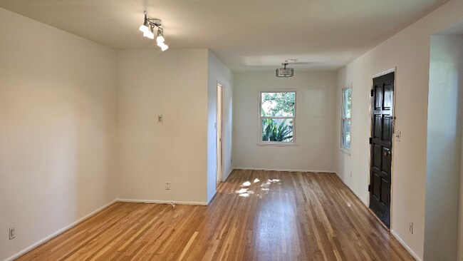 Foto del edificio - 6718 Murietta Ave