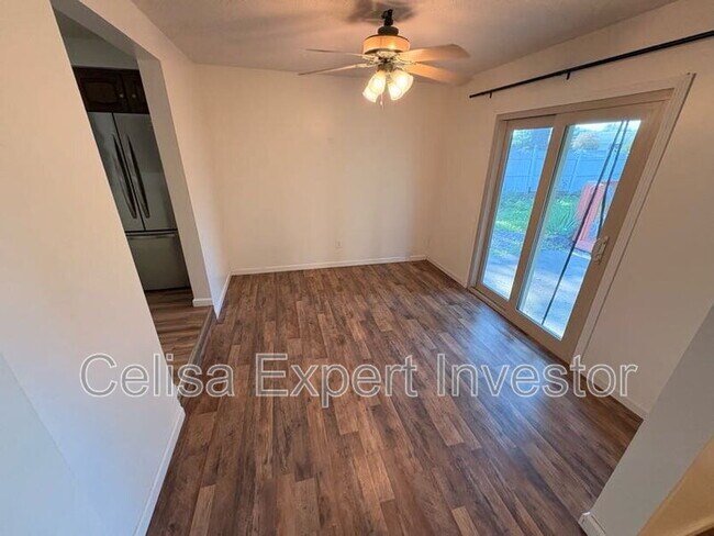 Foto del edificio - 2819 Autumn Leaf Ln