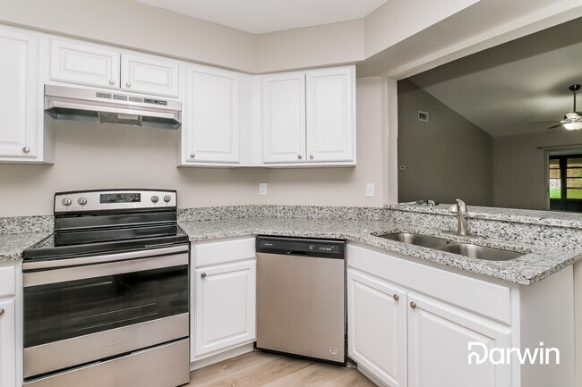 Building Photo - 2012 Rudder Dr, Valrico, FL 33594