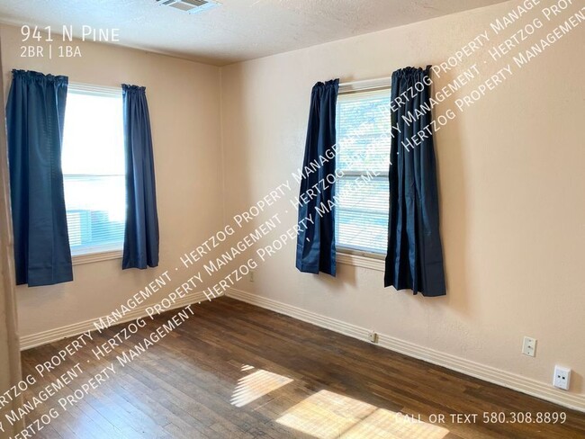 Building Photo - Cozy and Charming 2 Bedroom, 1 Bathroom Ho...