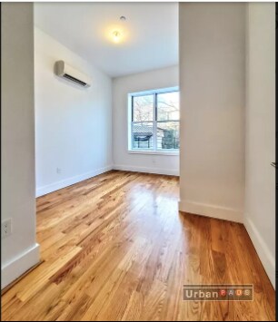 Foto del edificio - 1076 Rogers Ave