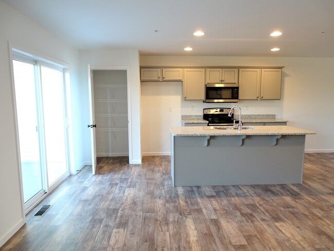 Building Photo - 407 Masonic Dr