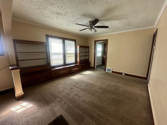 Building Photo - 15813 Grovewood Ave