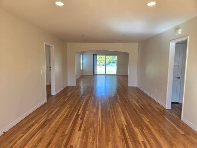 Building Photo - 4 BR / 2 BA near SDSU available immediately or this summer.