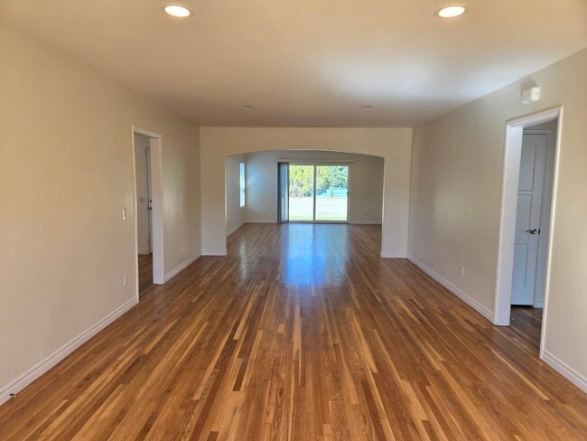 Building Photo - 4 BR / 2 BA near SDSU available immediately.