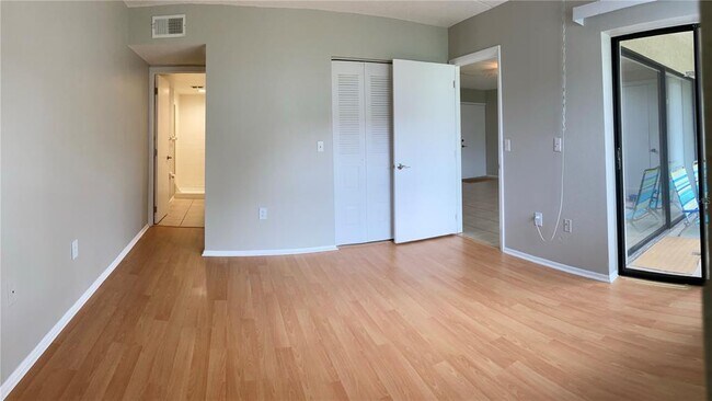 Foto del edificio - 211 Meadow Ln