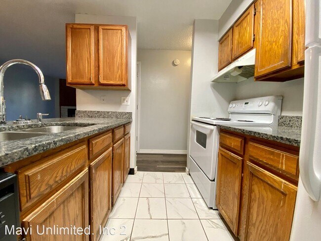 Building Photo - 2 br, 1 bath House - 14780 E Kentucky Dr #427