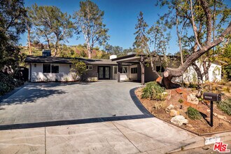 Building Photo - 16047 Meadowcrest Rd