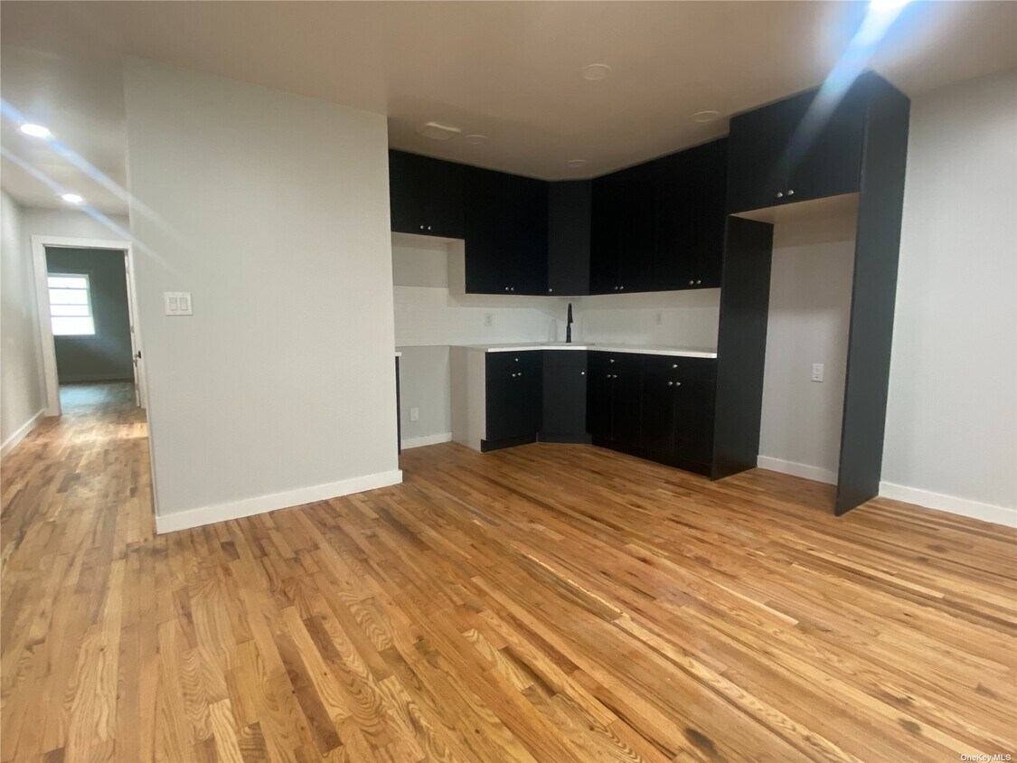 212 Beach 91st St Unit 3, Queens, NY 11693 Room for Rent in Queens