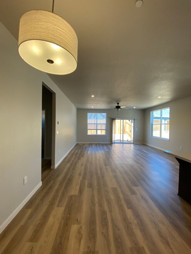 Foto del edificio - 240 Silver Bend Way