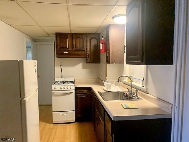 Foto del edificio - 51 Iroquois Ave