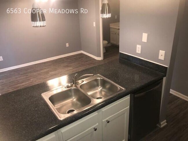 Foto del edificio - 6563 Cooper Meadows Rd