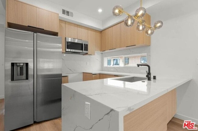 Foto del edificio - 2001 Vista Del Mar Ave