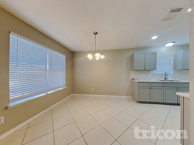 Foto del edificio - 9746 Phil Halstead Dr