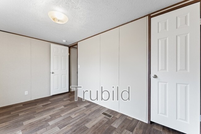 Building Photo - 181 S King Charles Ct