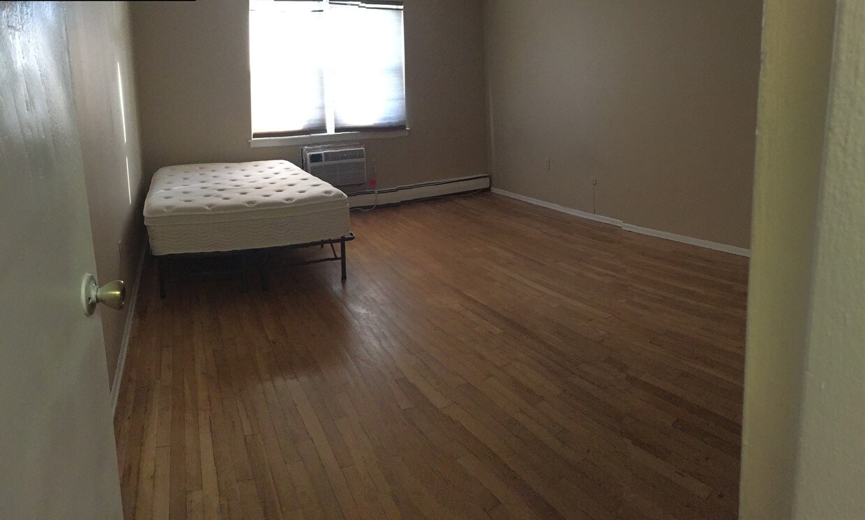 38 Woodedge Ave, Edison, NJ 08817 Condo for Rent in Edison, NJ