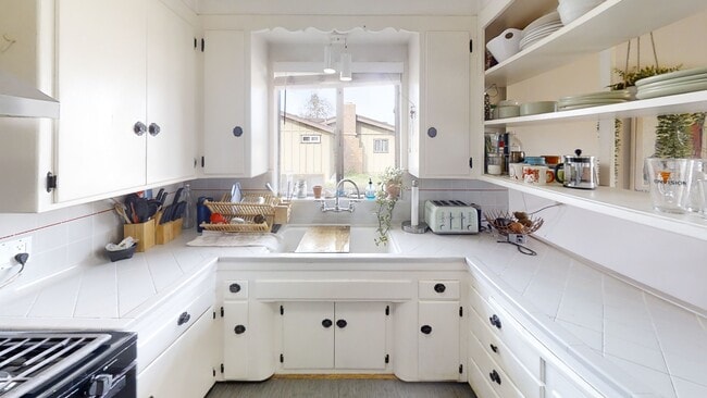 Foto del edificio - 4985 Curry Dr