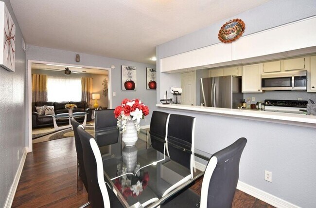 Foto del edificio - 6200 W Tidwell Rd