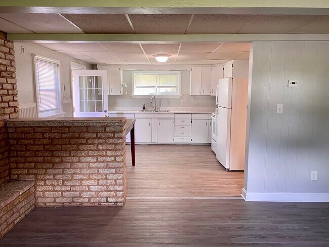 Foto del edificio - 98 Kenberma Rd