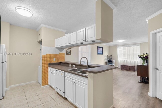 Foto del edificio - 17125 N Bay Rd