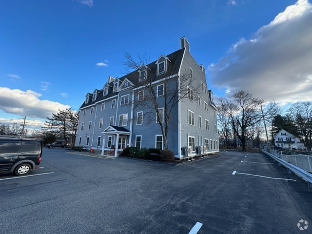 Building Photo - 64 Holten St