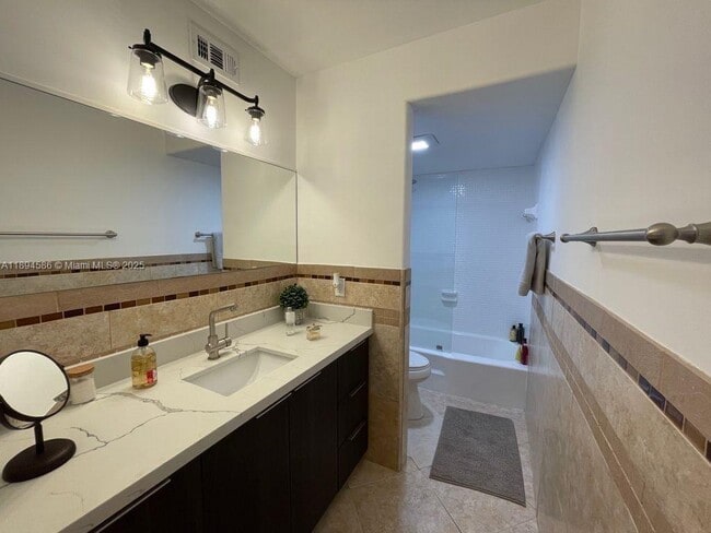 Foto del edificio - 3944 NE 167th St