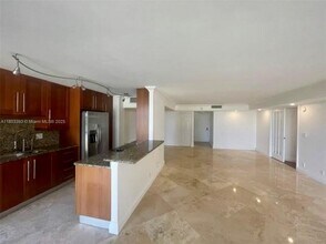 Building Photo - 18181 NE 31st Ct