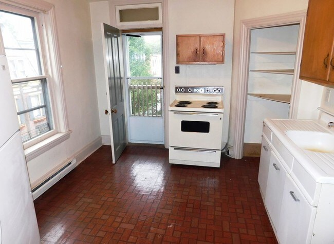 Building Photo - 208 Hamilton St