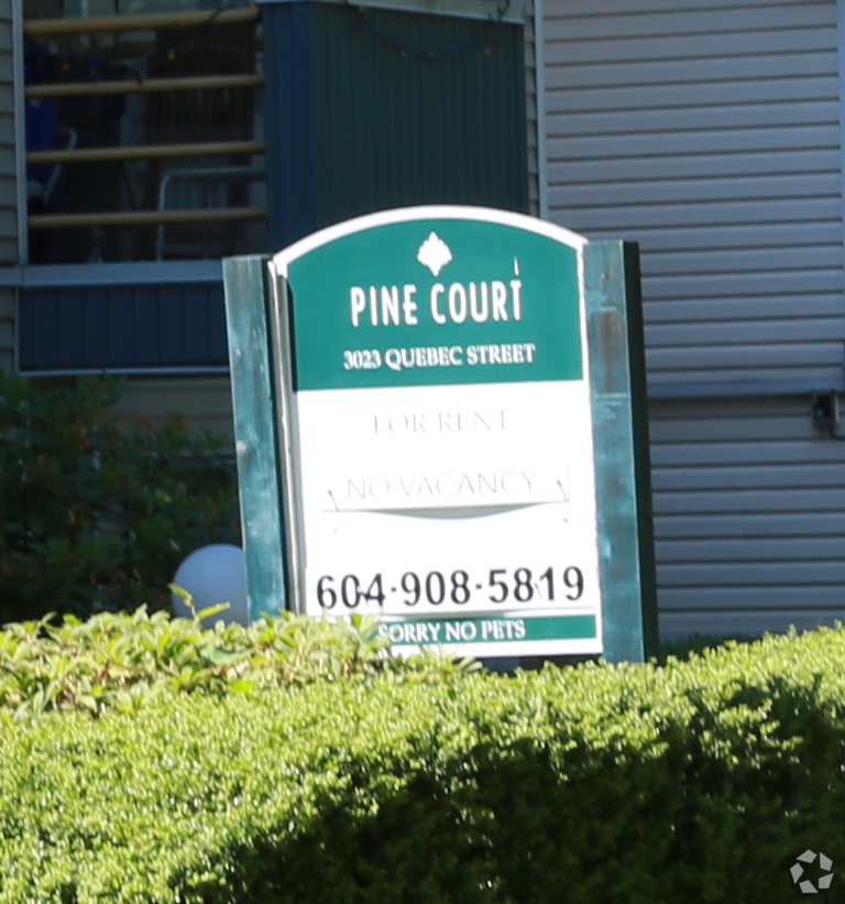 Building Photo - Pine Court