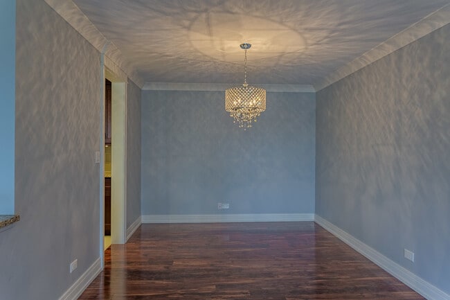 Building Photo - 1615 E Central Rd