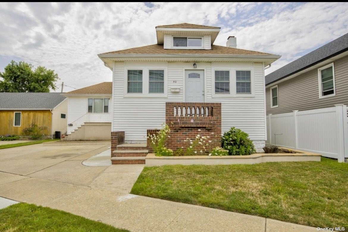 Primary Photo - 50 Nassau Ln