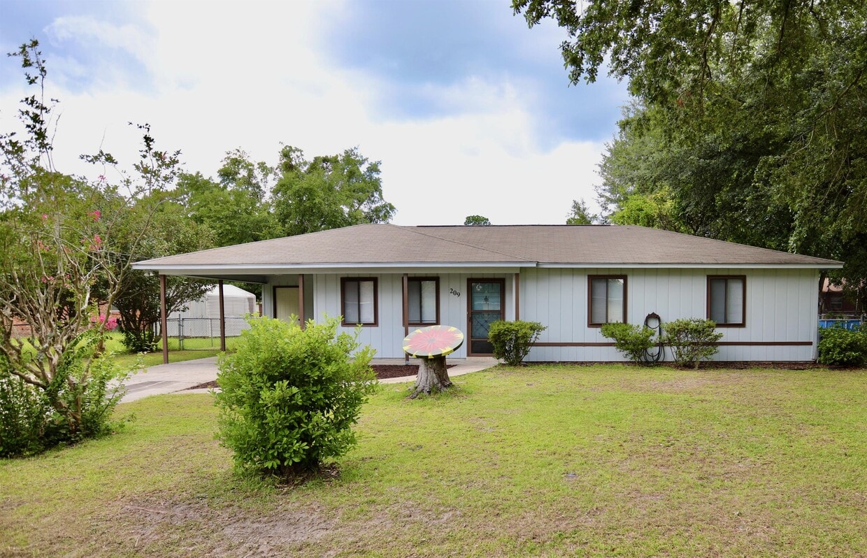 Primary Photo - 209 Honey Ln Cir