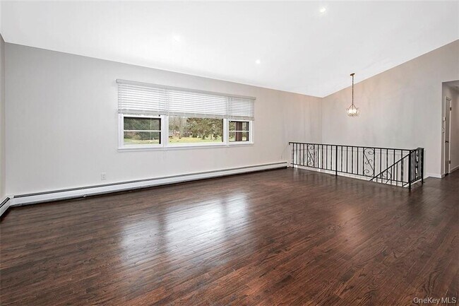 Foto del edificio - 74 Edgewood Rd